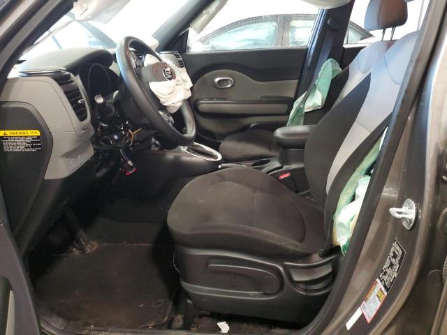 KNDJN2A21J7608667 - 2018 KIA SOUL GRAY photo 7