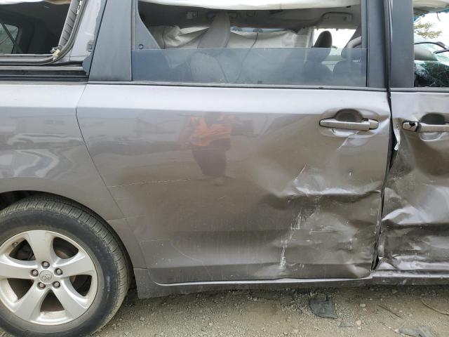 5TDKZ3DC6HS846050 - 2017 TOYOTA SIENNA LE ნაცრისფერი ფოტო 11