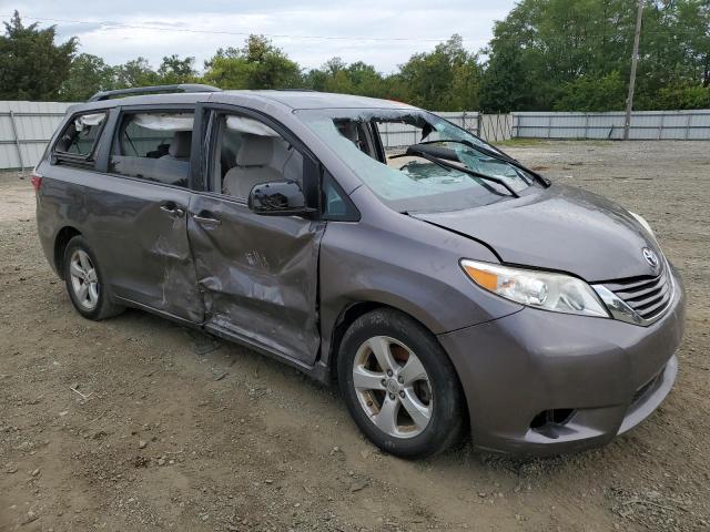 5TDKZ3DC6HS846050 - 2017 TOYOTA SIENNA LE ნაცრისფერი ფოტო 4