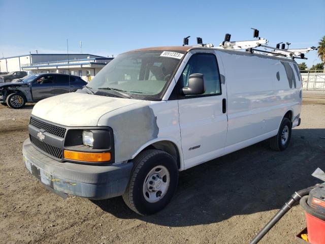 1GCHG39V351233886 - 2005 CHEVROLET EXPRESS G3 WHITE photo 2