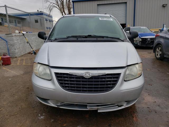 1C4GP45R14B566672 - 2004 CHRYSLER TOWN & COU ვერცხლისფერი ფოტო 5