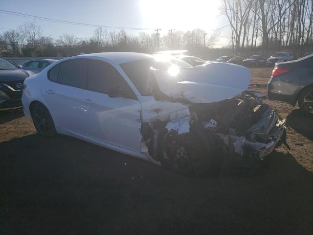 ZARFAEDN0J7593738 - 2018 ALFA ROMEO GIULIA Q4 白色 照片 4