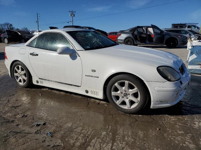 WDBKK47FXXF089926 - 1999 MERCEDES-BENZ SLK 230 KOMPRESSOR WHITE photo 4