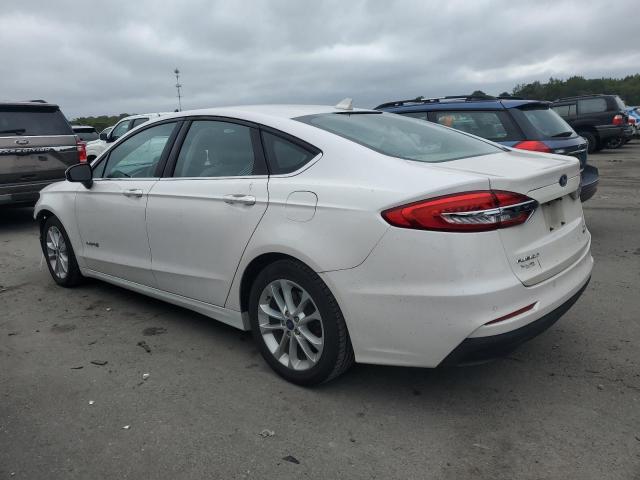 3FA6P0LU1KR157937 - 2019 FORD FUSION SE 白色 照片 2