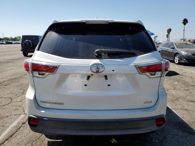 5TDKKRFH1GS176535 - 2016 TOYOTA HIGHLANDER XLE WHITE photo 6