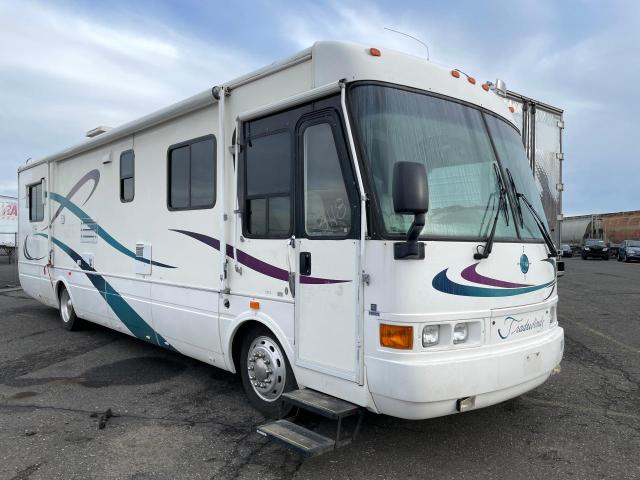 2000 FREIGHTLINER CHASSIS X LINE MOTOR HOME, 