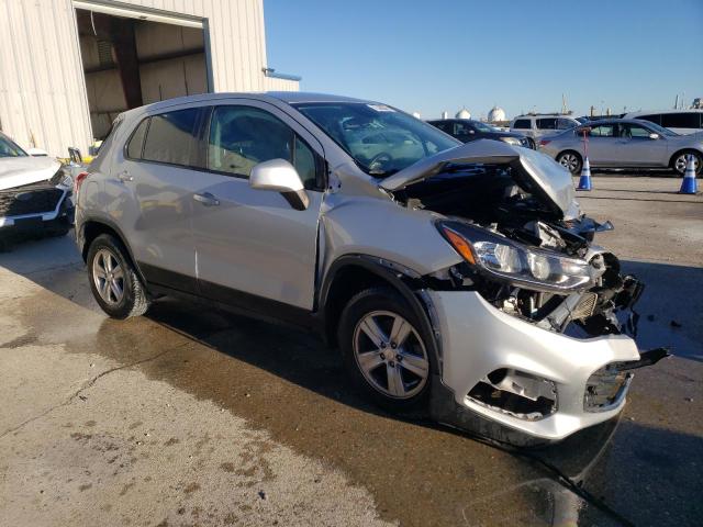 3GNCJNSB6KL187408 - 2019 CHEVROLET TRAX LS SILVER photo 4