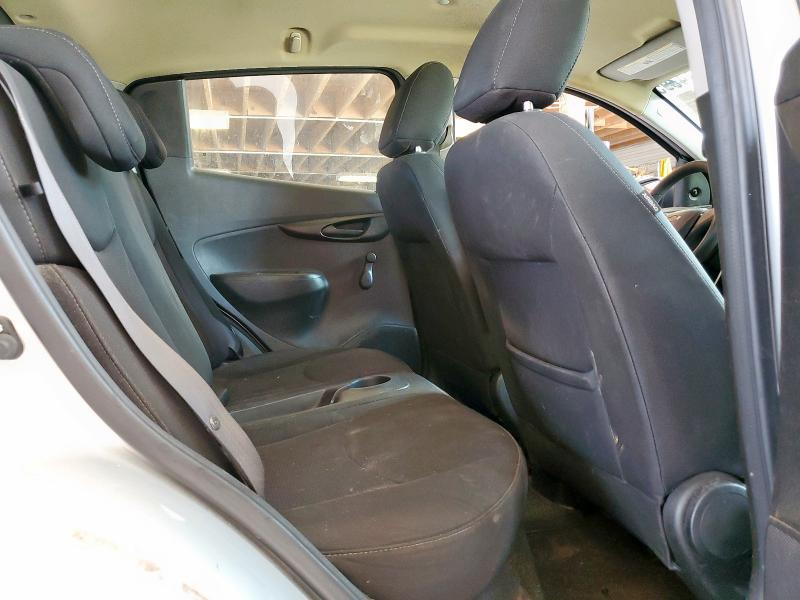 KL8CB6SA6GC638111 - 2016 CHEVROLET SPARK LS SILVER photo 10