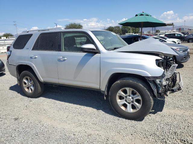 JTEBU5JR0G5349661 - 2016 TOYOTA 4RUNNER SR5/SR5 PREMIUM 银色 照片 4