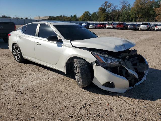 1N4BL4CV8KC209671 - 2019 NISSAN ALTIMA SR WHITE photo 4