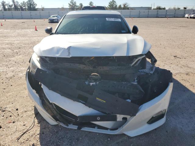 1N4BL4CV8KC209671 - 2019 NISSAN ALTIMA SR WHITE photo 5