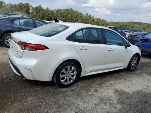 5YFEPMAE8MP177250 - 2021 TOYOTA COROLLA LE თეთრი ფოტო 3