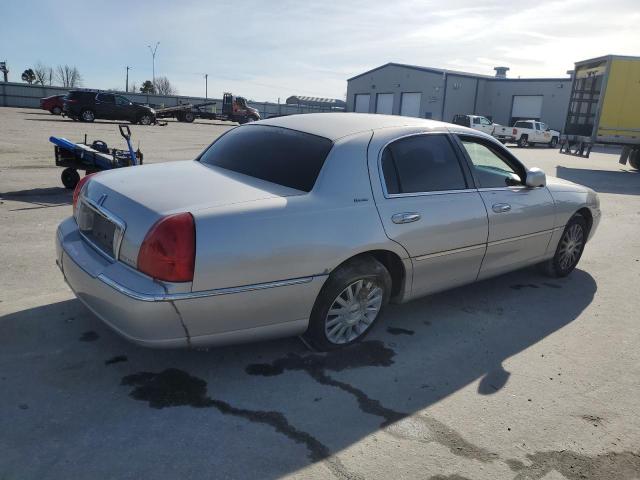 1LNHM81W23Y618415 - 2003 LINCOLN TOWN CAR EXECUTIVE GOLD photo 3