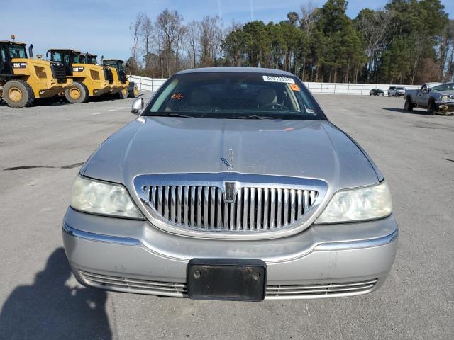 1LNHM81W23Y618415 - 2003 LINCOLN TOWN CAR EXECUTIVE GOLD photo 5