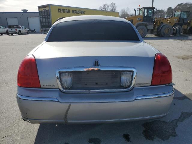 1LNHM81W23Y618415 - 2003 LINCOLN TOWN CAR EXECUTIVE GOLD photo 6