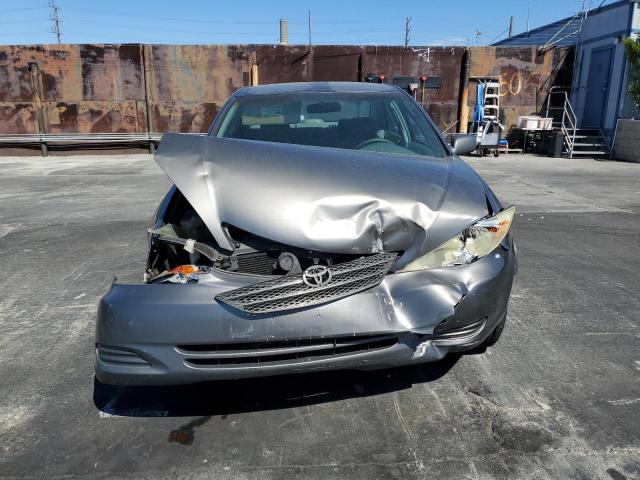 4T1BE32K44U840061 - 2004 TOYOTA CAMRY LE GRAY photo 5