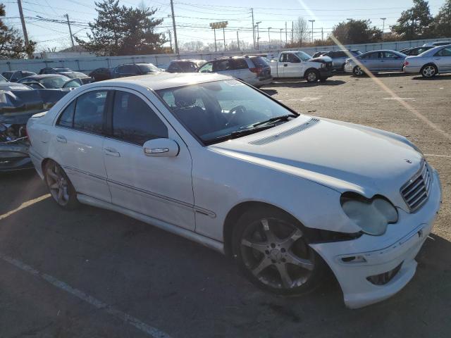 WDBRF52HX7F908127 - 2007 MERCEDES-BENZ C 230 WHITE photo 4