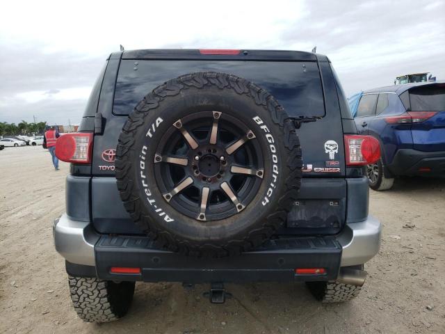 JTEBU11F270060907 - 2007 TOYOTA FJ CRUISER BLACK photo 6