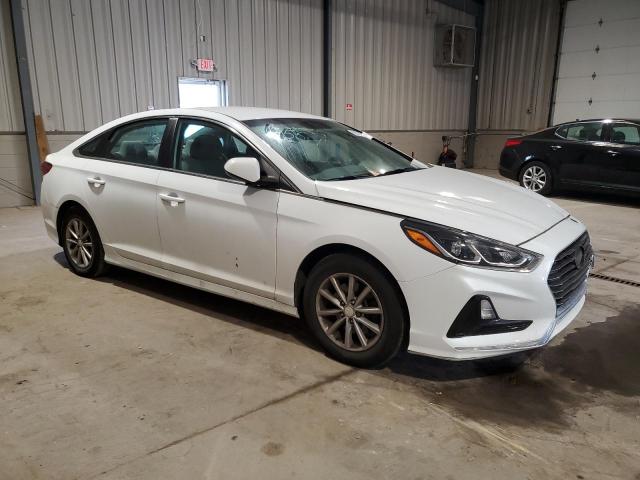 5NPE24AF0JH606557 - 2018 HYUNDAI SONATA SE WHITE photo 4