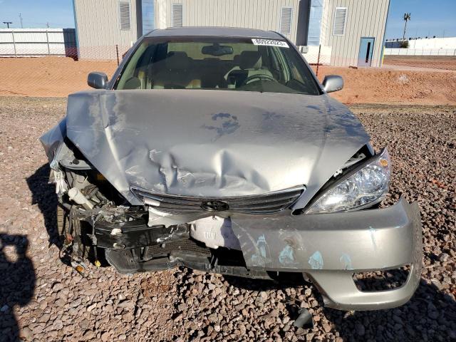 4T1BF30K75U607258 - 2005 TOYOTA CAMRY LE SILVER photo 5