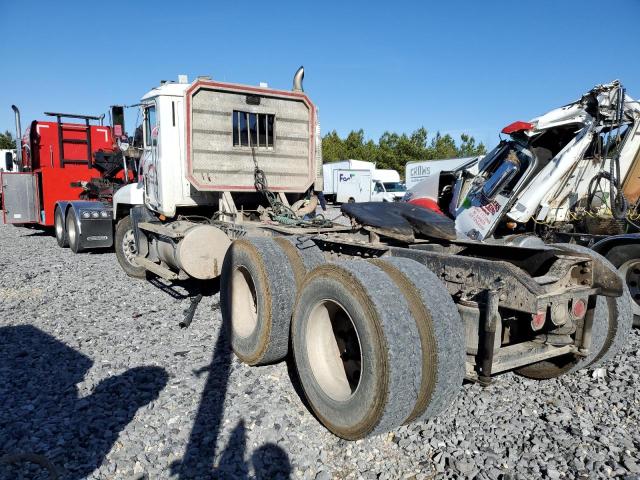 1M1AA18Y3WW086802 - 1998 MACK 600 CH600 WHITE photo 3