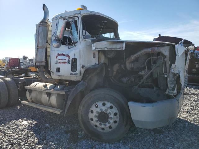 1M1AA18Y3WW086802 - 1998 MACK 600 CH600 WHITE photo 9