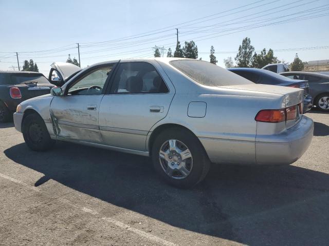 JT2BG22K9Y0490408 - 2000 TOYOTA CAMRY CE فضي صورة 2