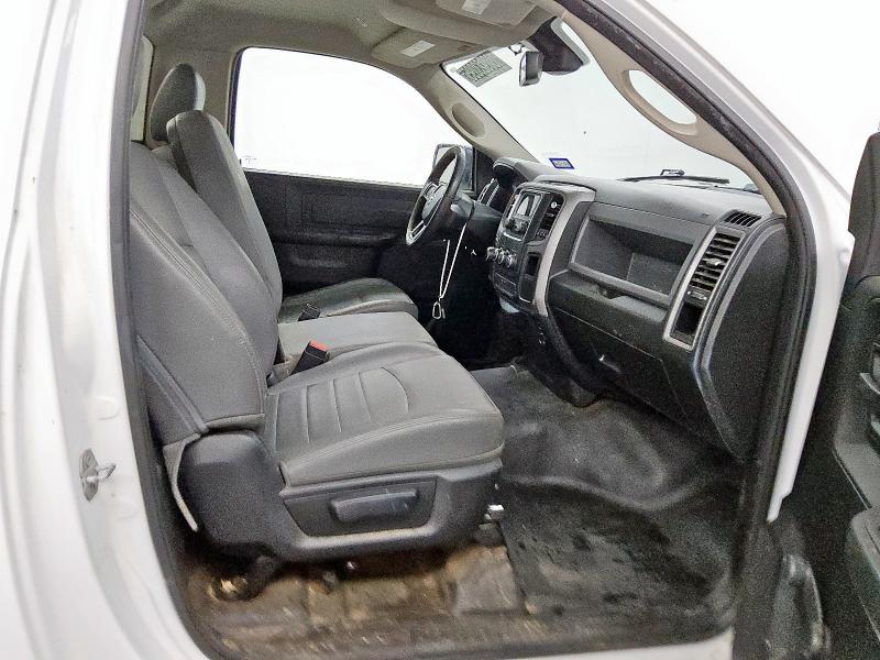 3C6JR6DT8JG137757 - 2018 RAM 1500 ST Biały zdjęcie 10