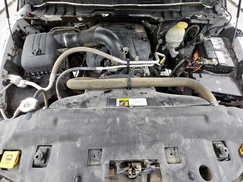 3C6JR6DT8JG137757 - 2018 RAM 1500 ST Biały zdjęcie 11