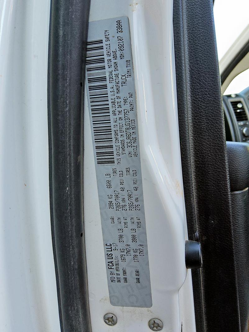 3C6JR6DT8JG137757 - 2018 RAM 1500 ST Biały zdjęcie 12