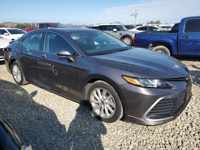 4T1R11AK7NU660414 - 2022 TOYOTA CAMRY LE 石墨色 照片 4