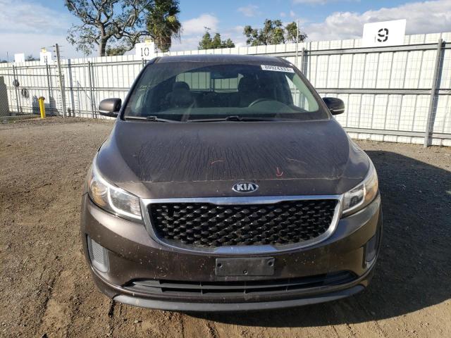 KNDMB5C1XG6178664 - 2016 KIA SEDONA LX BROWN photo 5