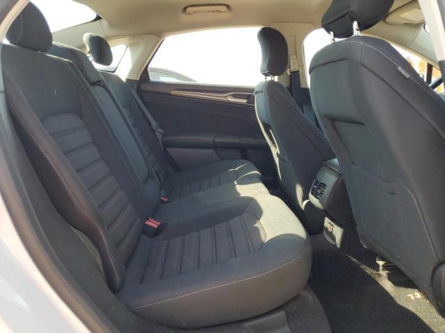 3FA6P0HD9KR213910 - 2019 FORD FUSION SE WHITE photo 10