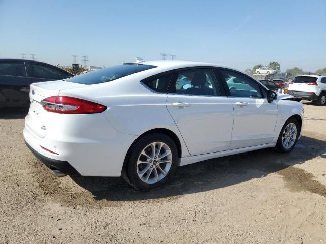 3FA6P0HD9KR213910 - 2019 FORD FUSION SE WHITE photo 3