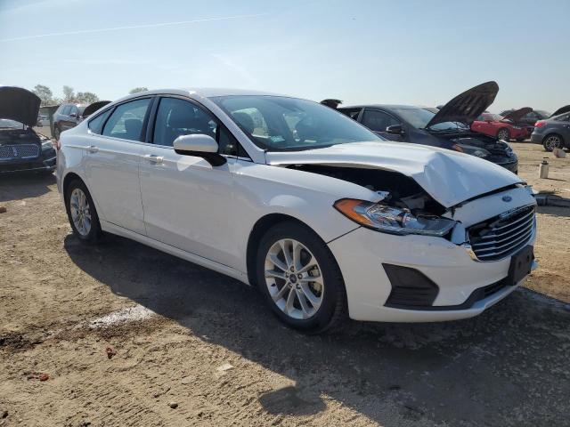 3FA6P0HD9KR213910 - 2019 FORD FUSION SE WHITE photo 4