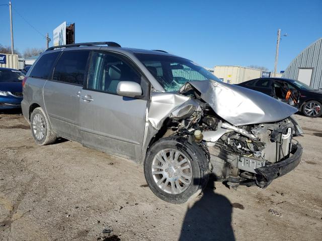 5TDYK4CC2AS289570 - 2010 TOYOTA SIENNA XLE SILVER photo 4