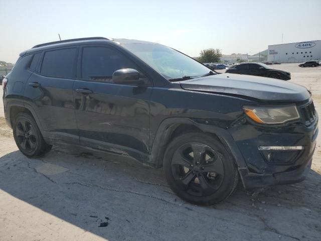 3C4NJCBB0JT304937 - 2018 JEEP COMPASS LATITUDE BLACK photo 4