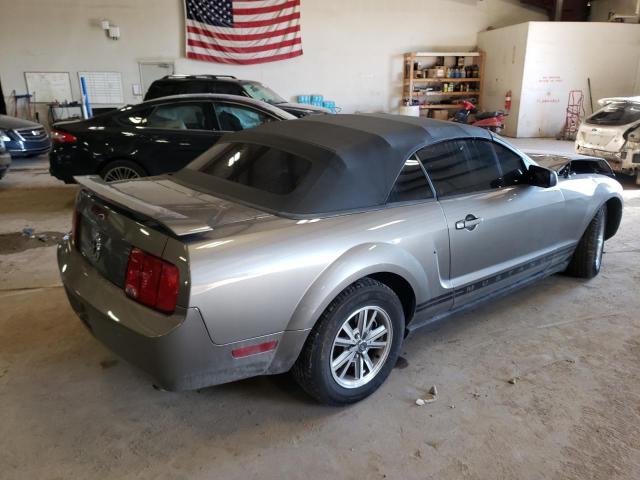 1ZVFT84N755199030 - 2005 FORD MUSTANG GRAY photo 3