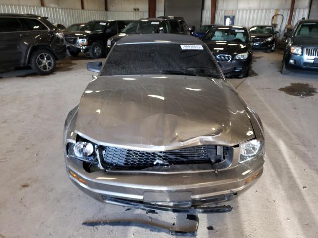 1ZVFT84N755199030 - 2005 FORD MUSTANG GRAY photo 5