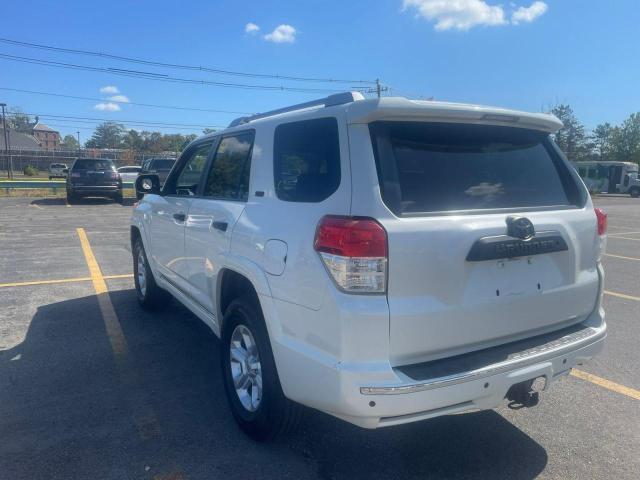 JTEBU5JR7A5026456 - 2010 TOYOTA 4RUNNER SR5 WHITE photo 3