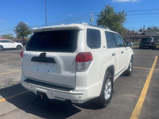JTEBU5JR7A5026456 - 2010 TOYOTA 4RUNNER SR5 WHITE photo 4