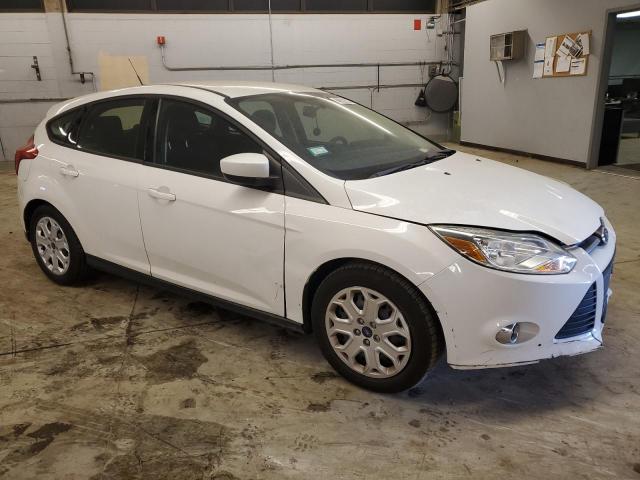 1FAHP3K26CL404279 - 2012 FORD FOCUS SE WHITE photo 4