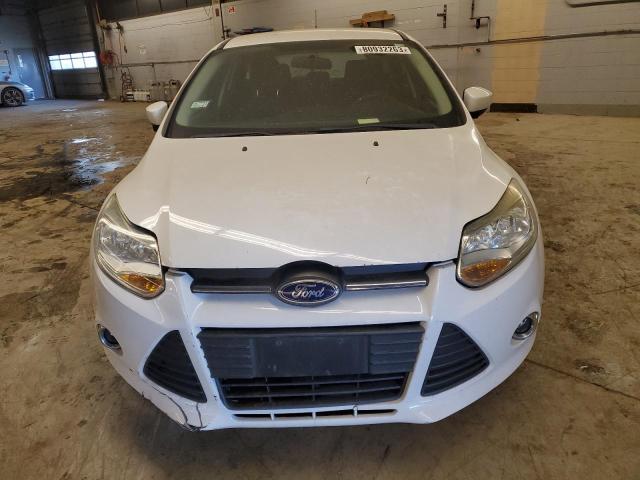 1FAHP3K26CL404279 - 2012 FORD FOCUS SE WHITE photo 5