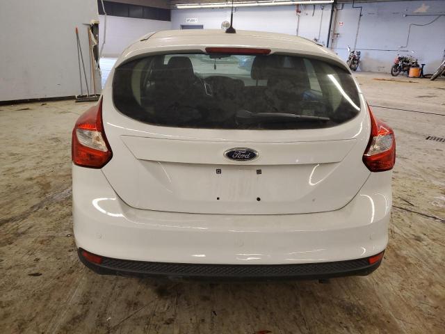 1FAHP3K26CL404279 - 2012 FORD FOCUS SE WHITE photo 6