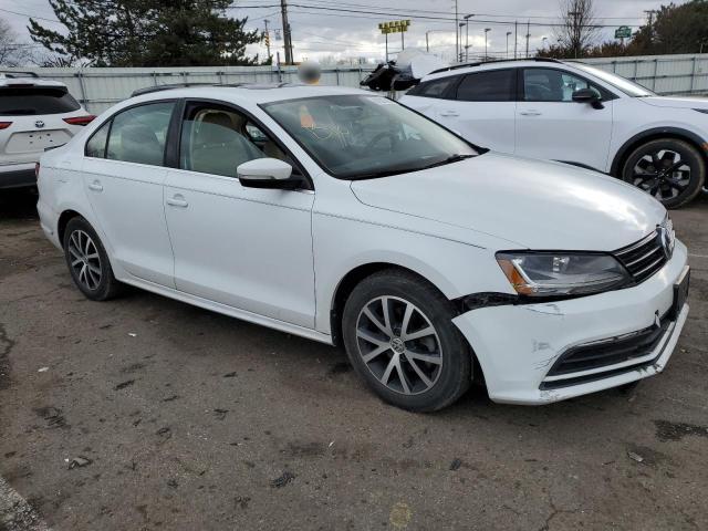 3VWDB7AJ4HM381353 - 2017 VOLKSWAGEN JETTA SE WHITE photo 4