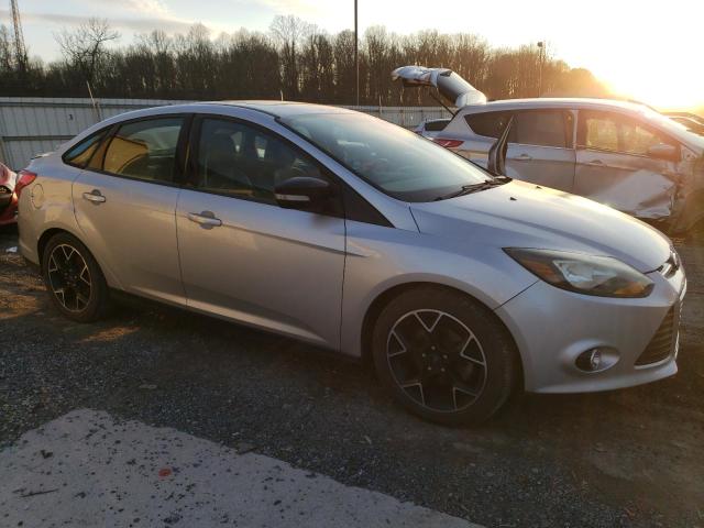 1FADP3F21EL244520 - 2014 FORD FOCUS SE SILVER photo 4