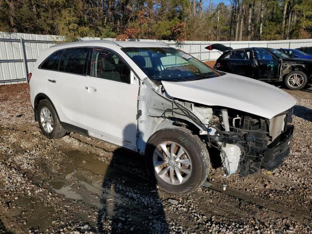 5XYPGDA35HG273015 - 2017 KIA SORENTO LX WHITE photo 4