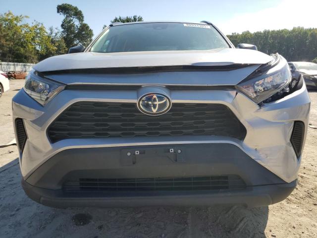 4T3LWRFV9NU067718 - 2022 TOYOTA RAV4 LE 银色 照片 5