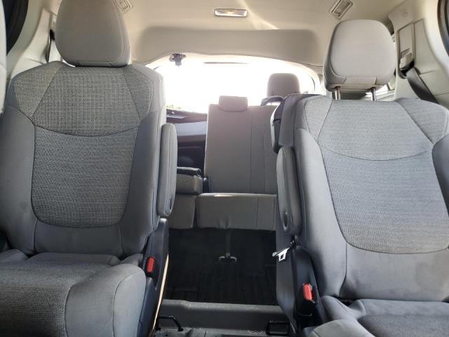5TDBSKFC5MS019968 - 2021 TOYOTA SIENNA LE فضي صورة 10