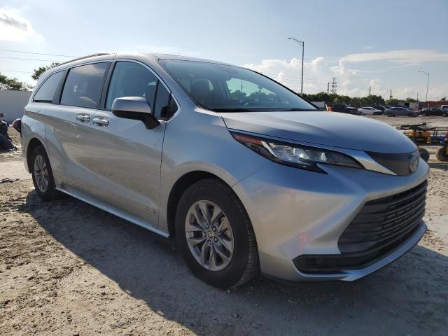 5TDBSKFC5MS019968 - 2021 TOYOTA SIENNA LE فضي صورة 4